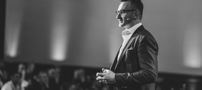 How This Entrepreneur Earns Six Figures A Month—Without Trading Time For Money How This Entrepreneur Earns Six Figures A Month—Without Trading Time For Money